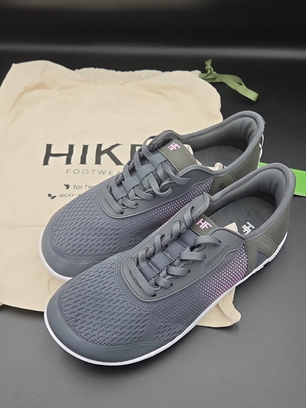 NWT HIKE Footwear Stride (Unisex) Sneaker Dark Grey/Pink womens 9/ EU 40
